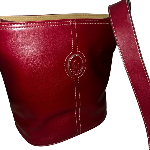 Mondani New York Red Faux Leather Bucket Purse - Picture 2 of 13